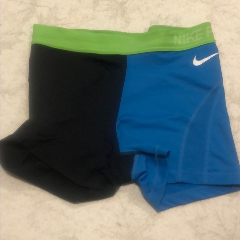 Color block Nike Pros size M